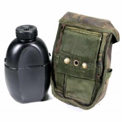 BRITISH BLACK CANTEEN WITH CAMO POUCH