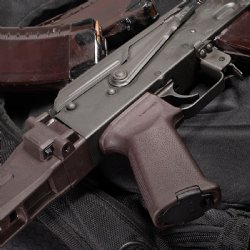 MAGPUL AK MOE GRIP AK47/AK74, PLUM