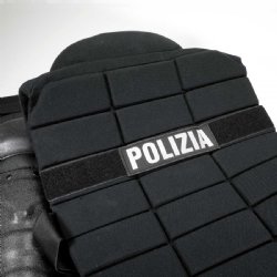 ITALIAN POLICE BLACK RIOT GEAR SET WITH BAG